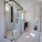 Shower Screen System for Tight Space - Case Study on PanoGlide™ & SmartSwivel™
